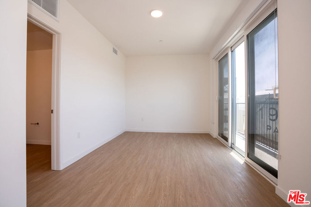 1915 Park Avenue Property Photo 32
