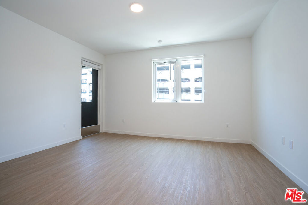 1915 Park Avenue Property Photo 37