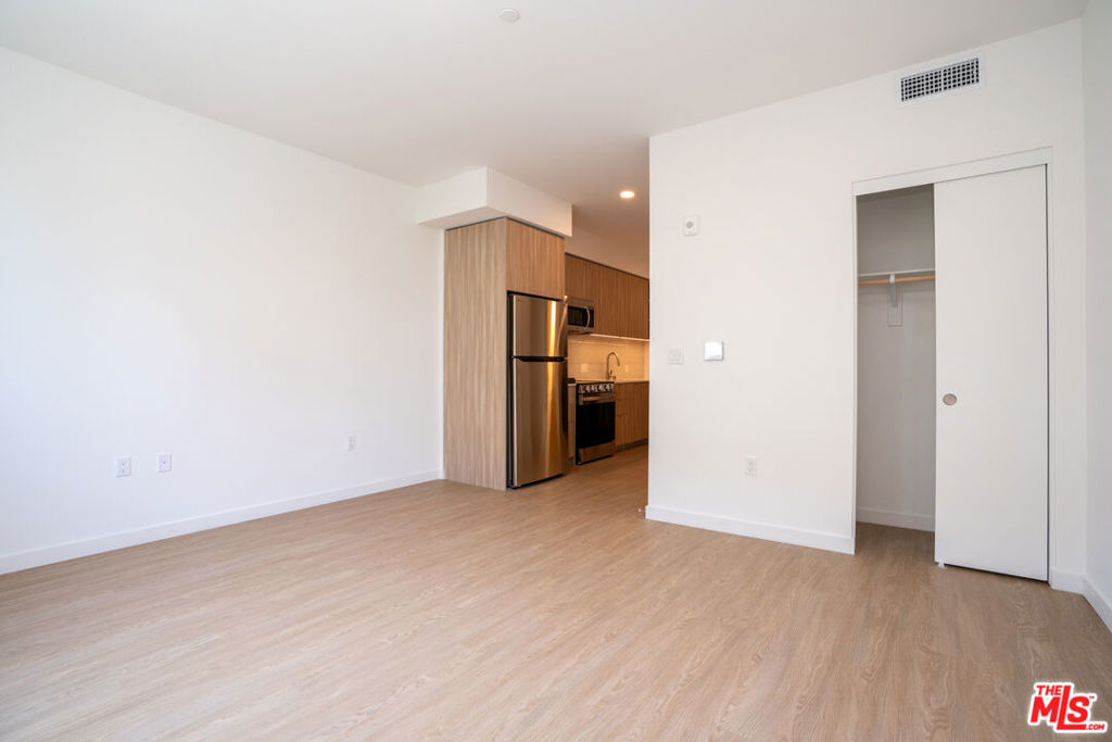 1915 Park Avenue Property Photo 38