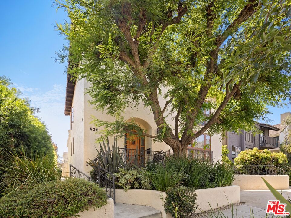 828 16th Street Property Photo 1
