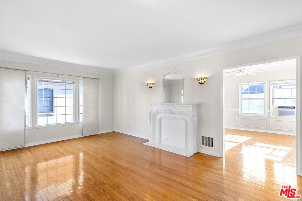 635 1/2 S Burnside Avenue Property Photo 1