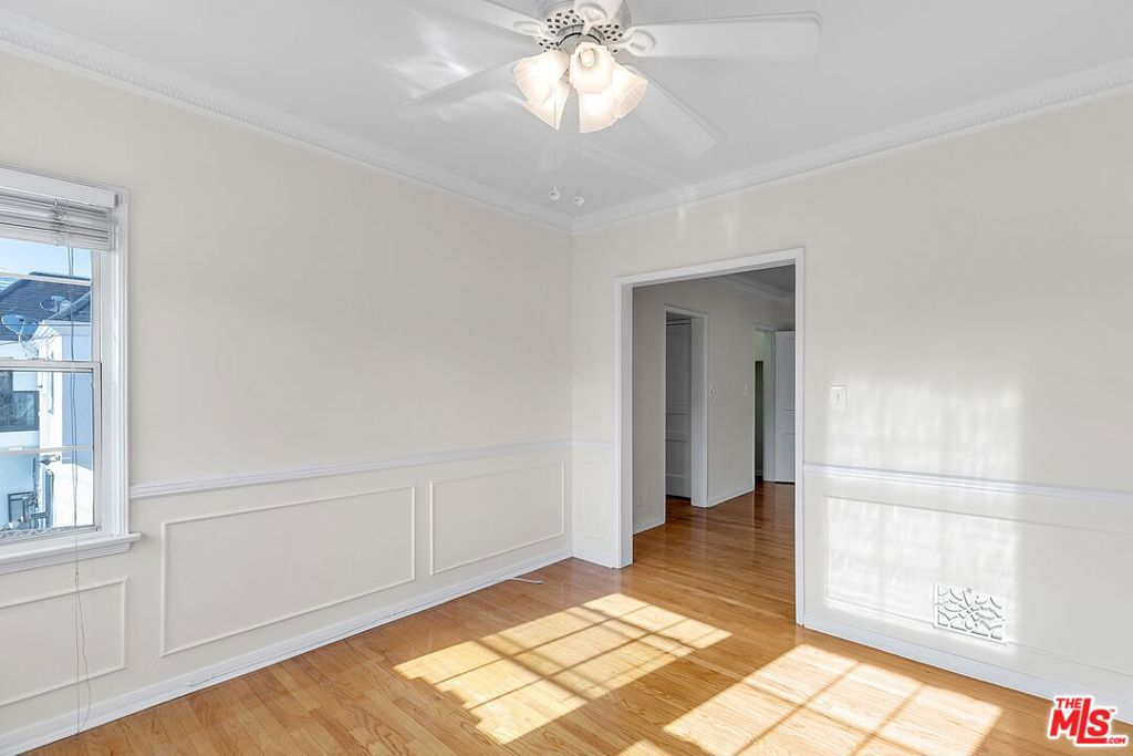 635 1/2 S Burnside Avenue Property Photo 6