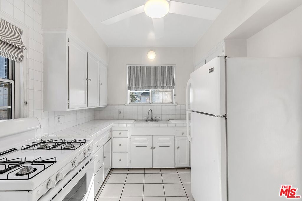 635 1/2 S Burnside Avenue Property Photo 7