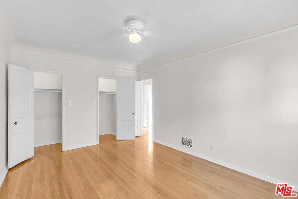 635 1/2 S Burnside Avenue Property Photo 14