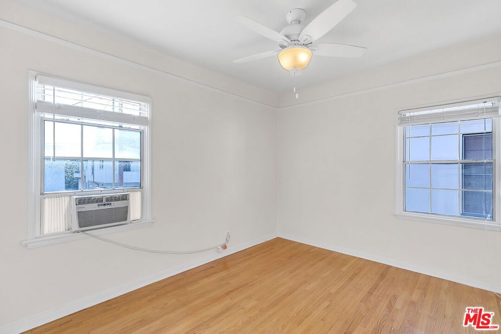 635 1/2 S Burnside Avenue Property Photo 15
