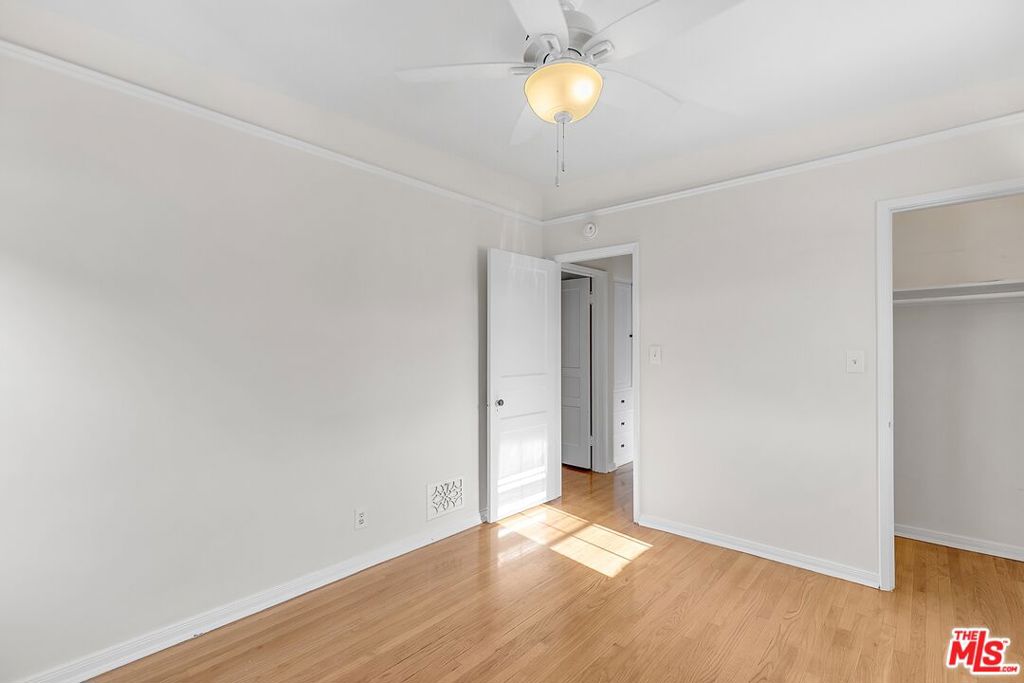 635 1/2 S Burnside Avenue Property Photo 16