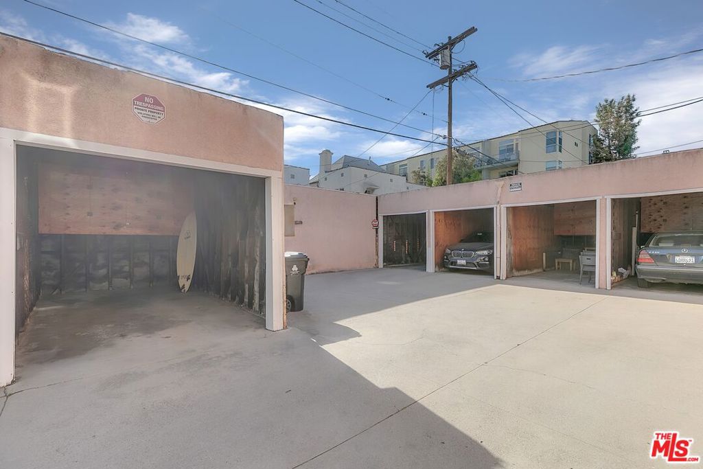635 1/2 S Burnside Avenue Property Photo 19