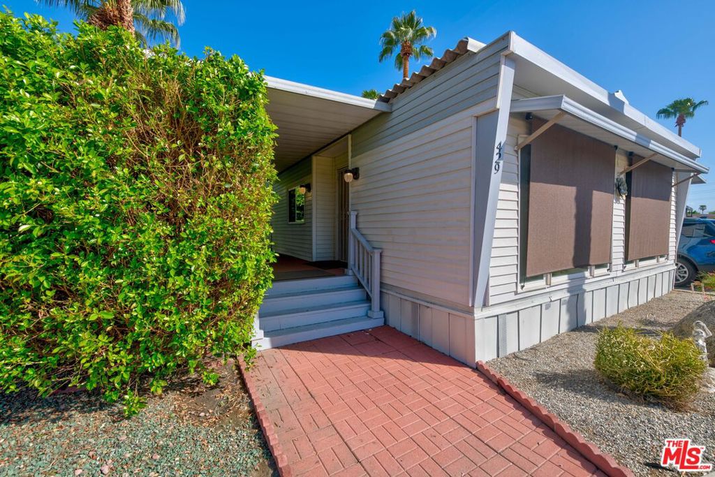 429 Butterfield Property Photo 3