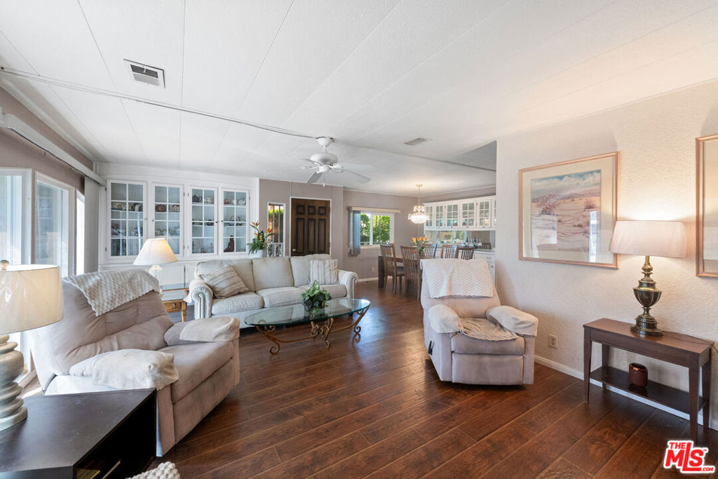 429 Butterfield Property Photo 8