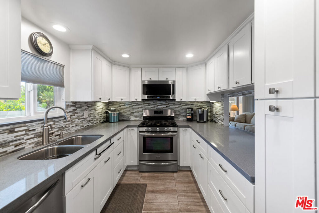 429 Butterfield Property Photo 10