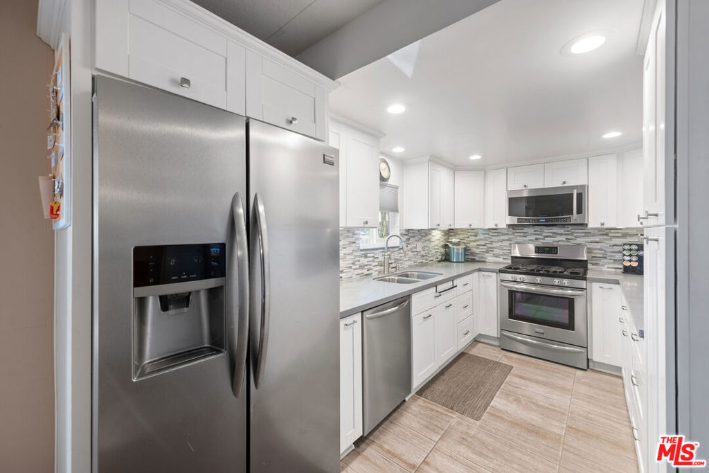 429 Butterfield Property Photo 12