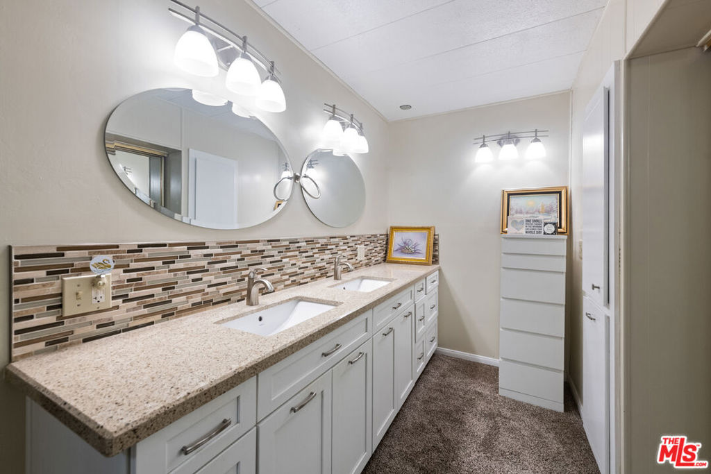 429 Butterfield Property Photo 17