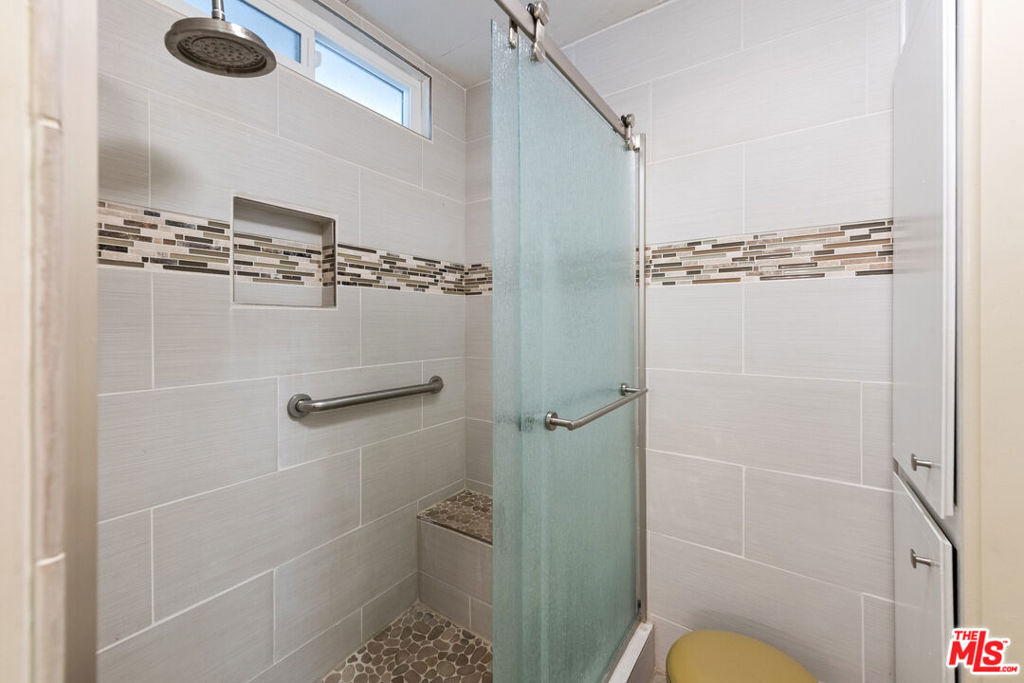 429 Butterfield Property Photo 18