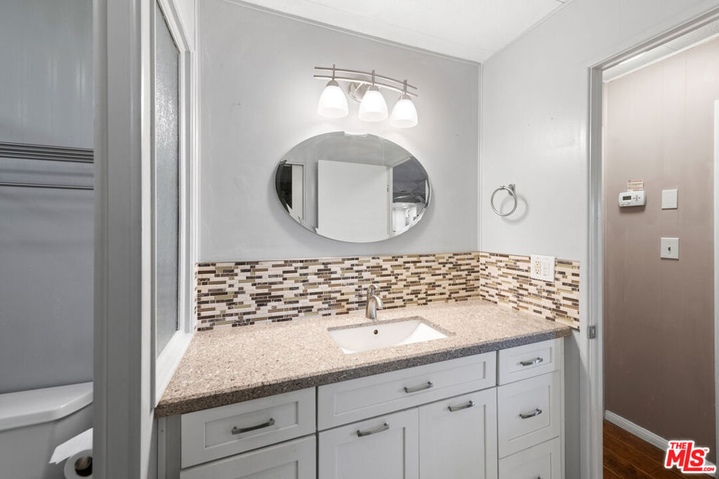 429 Butterfield Property Photo 21