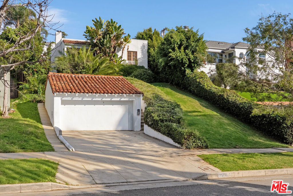 1914 Fairburn Avenue Property Photo 1