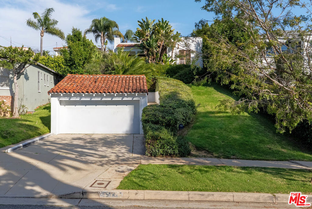 1914 Fairburn Avenue Property Photo 2