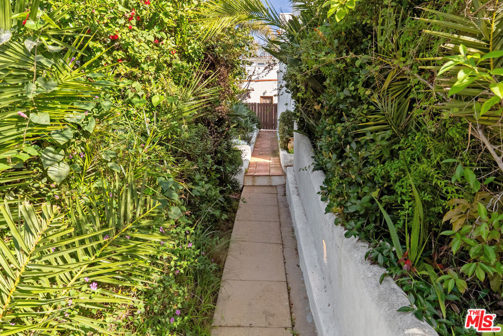 1914 Fairburn Avenue Property Photo 8