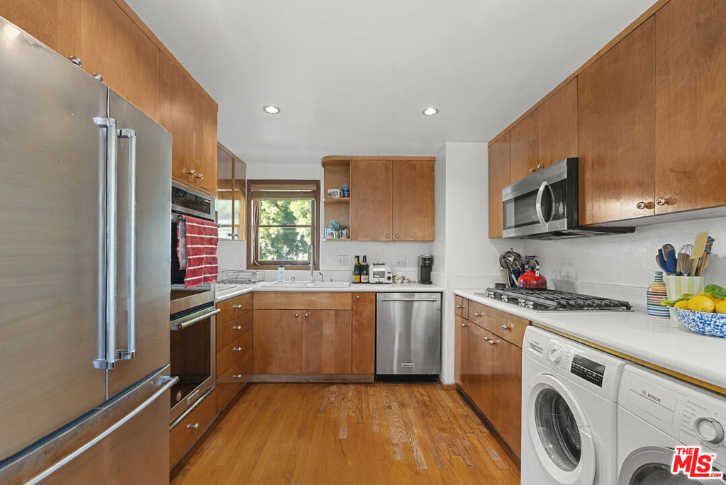 1914 Fairburn Avenue Property Photo 20