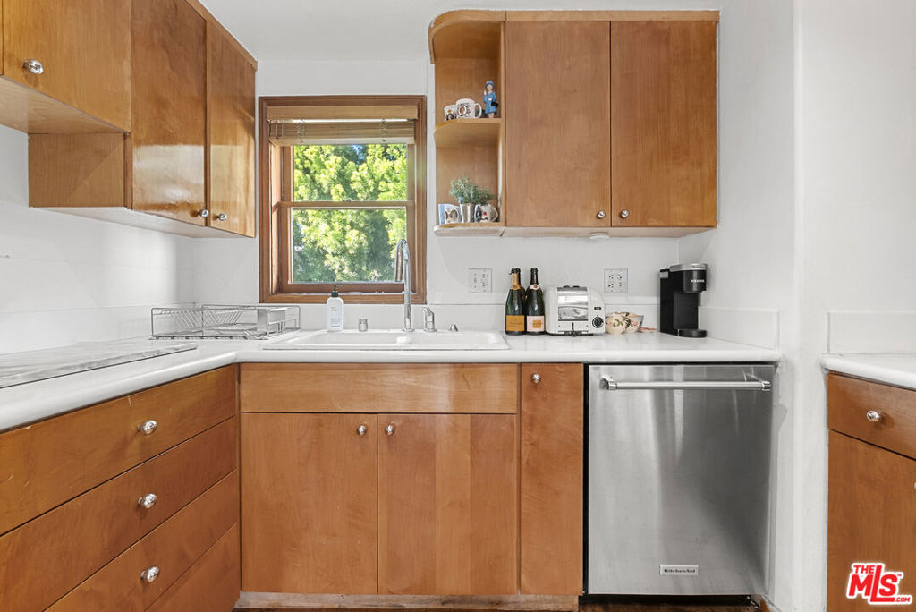 1914 Fairburn Avenue Property Photo 21