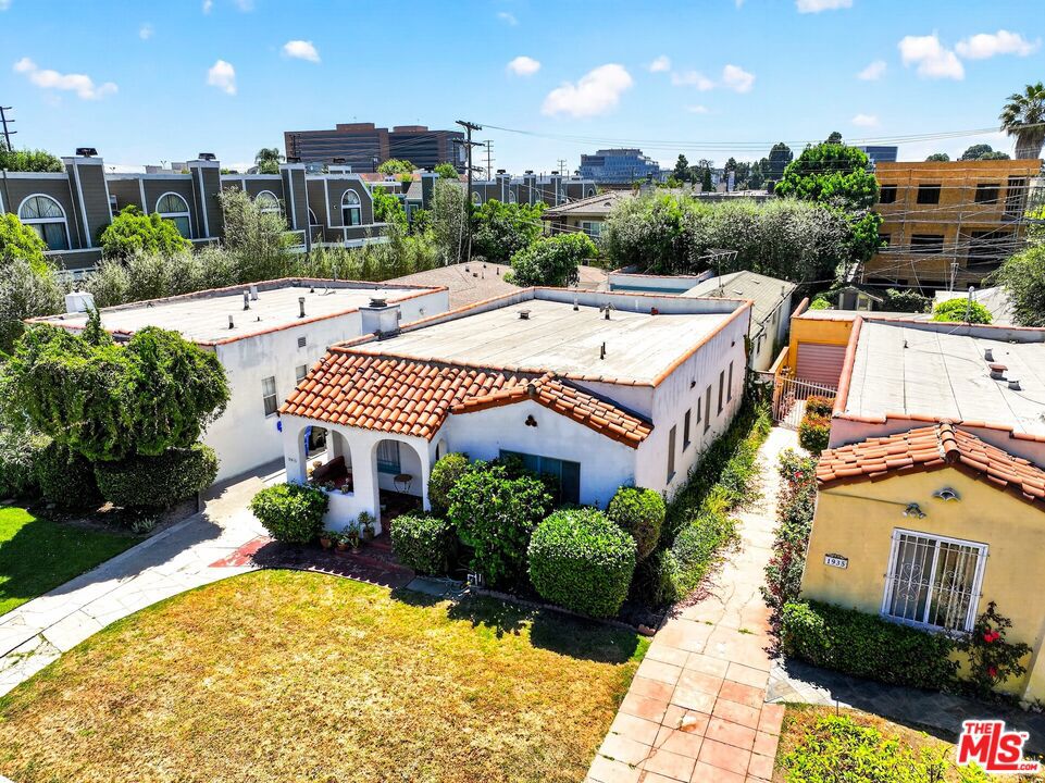 1941 Barry Avenue Property Photo 1