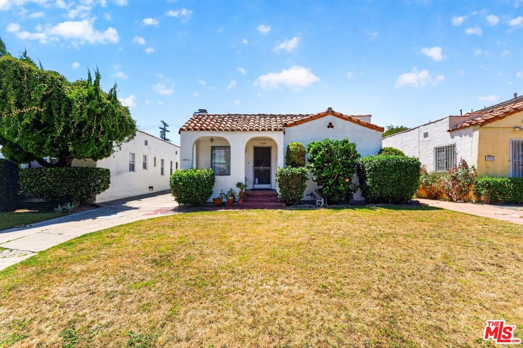 1941 Barry Avenue Property Photo 2