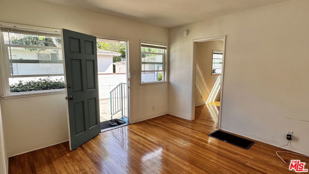 1941 Barry Avenue Property Photo 5