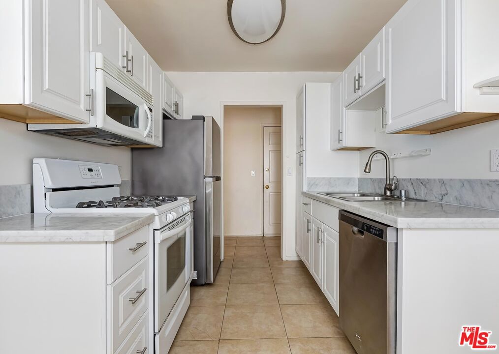 943 9th Street 5 Property Photo 6