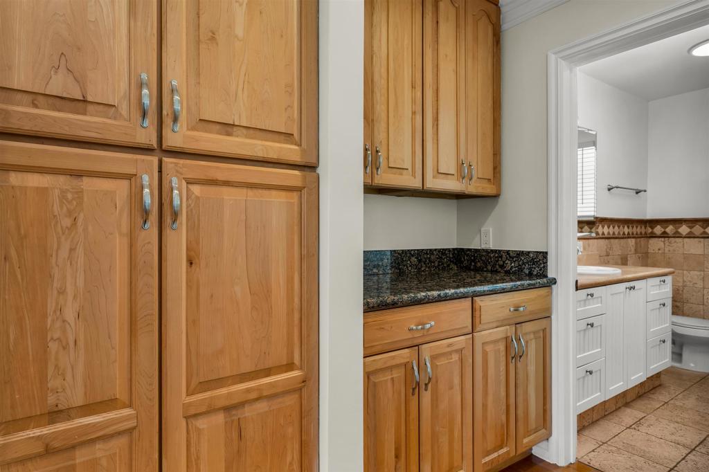 1021 12th Street 303 Property Photo 6