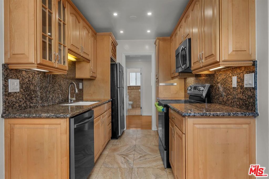 1021 12th Street 303 Property Photo 10