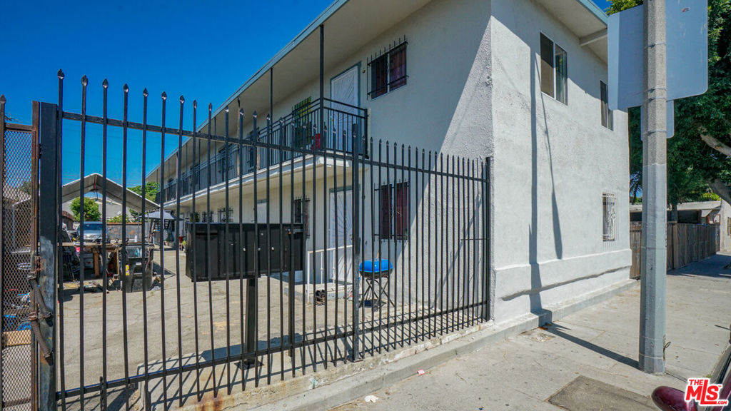 9021 Compton Avenue Property Photo 12