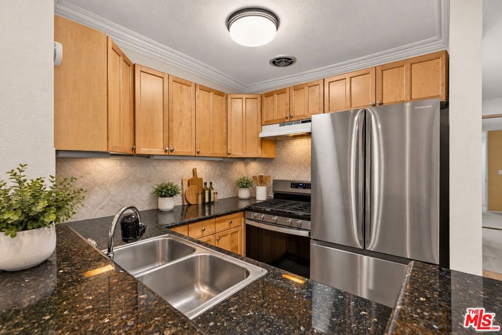 6505 Green Valley Circle 207 Property Photo 6