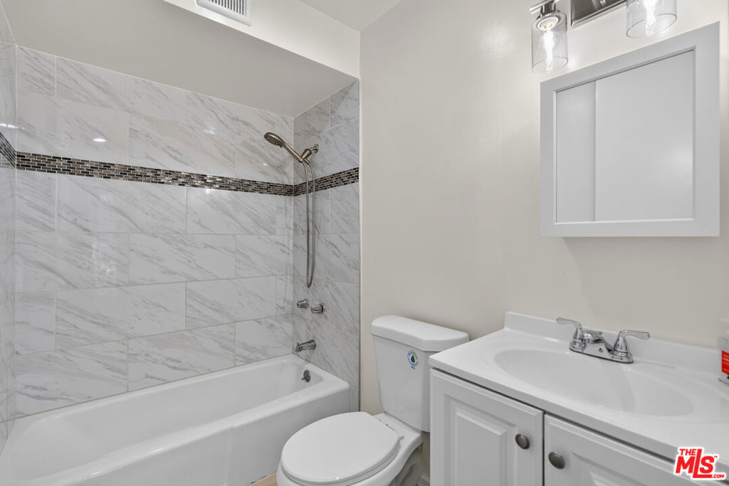 6505 Green Valley Circle 207 Property Photo 11