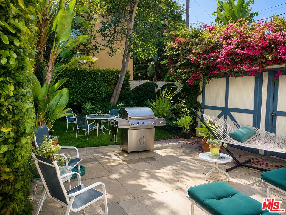 515 N Hayworth Avenue Property Photo 10