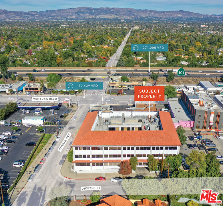 5530 Corbin Avenue Property Photo 3