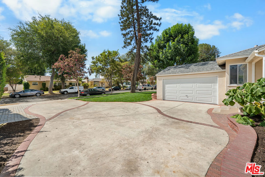 8914 Canby Avenue Property Photo 2