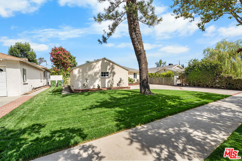 8914 Canby Avenue Property Photo 3