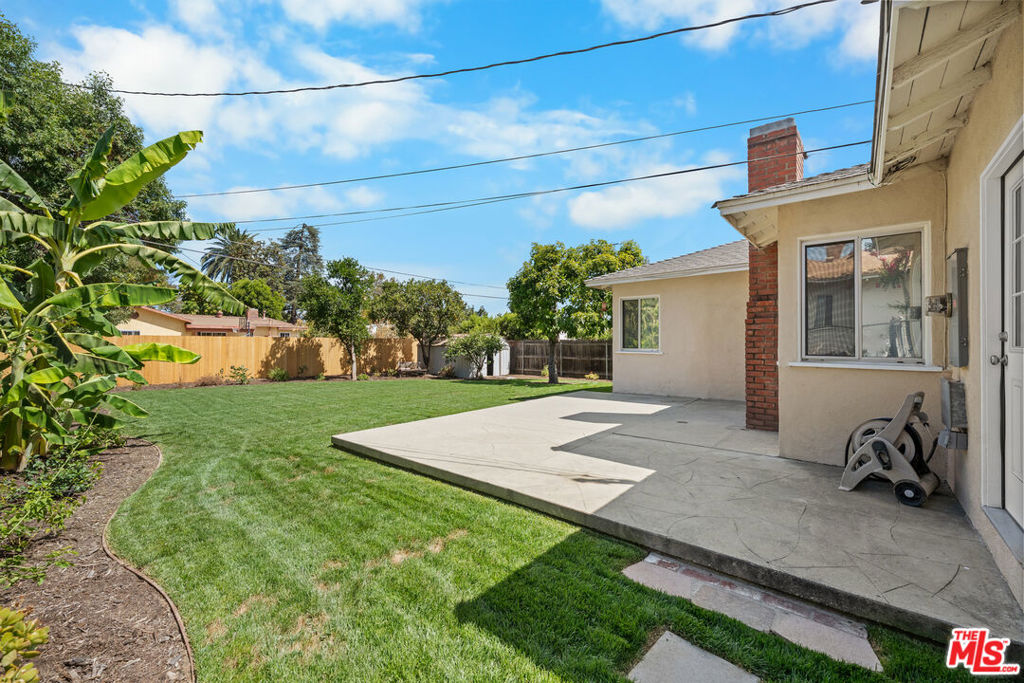 8914 Canby Avenue Property Photo 4