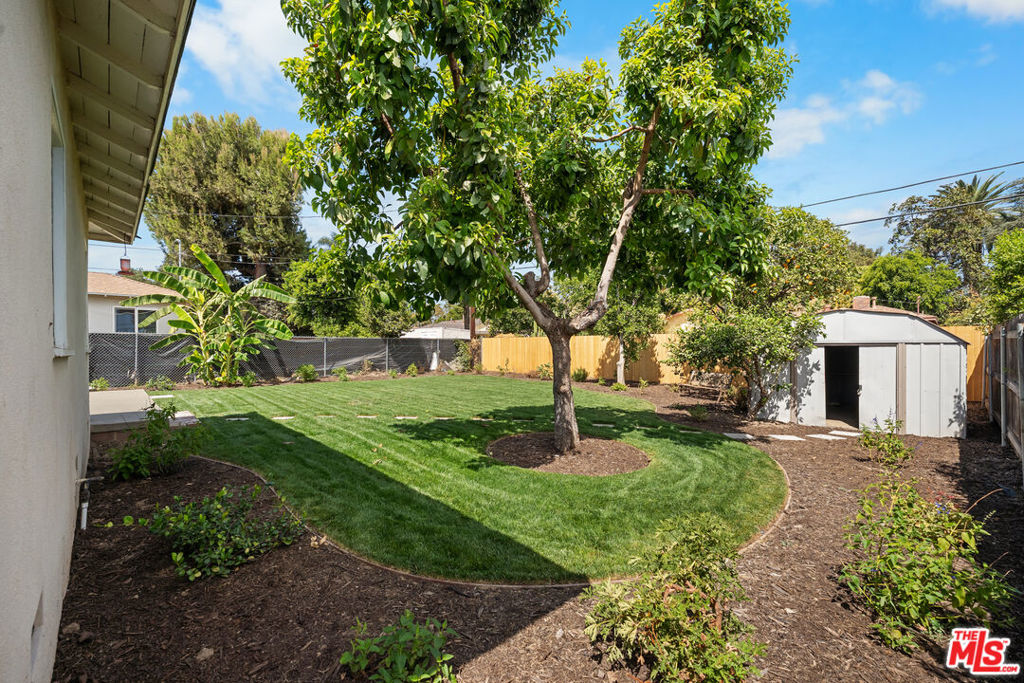 8914 Canby Avenue Property Photo 8