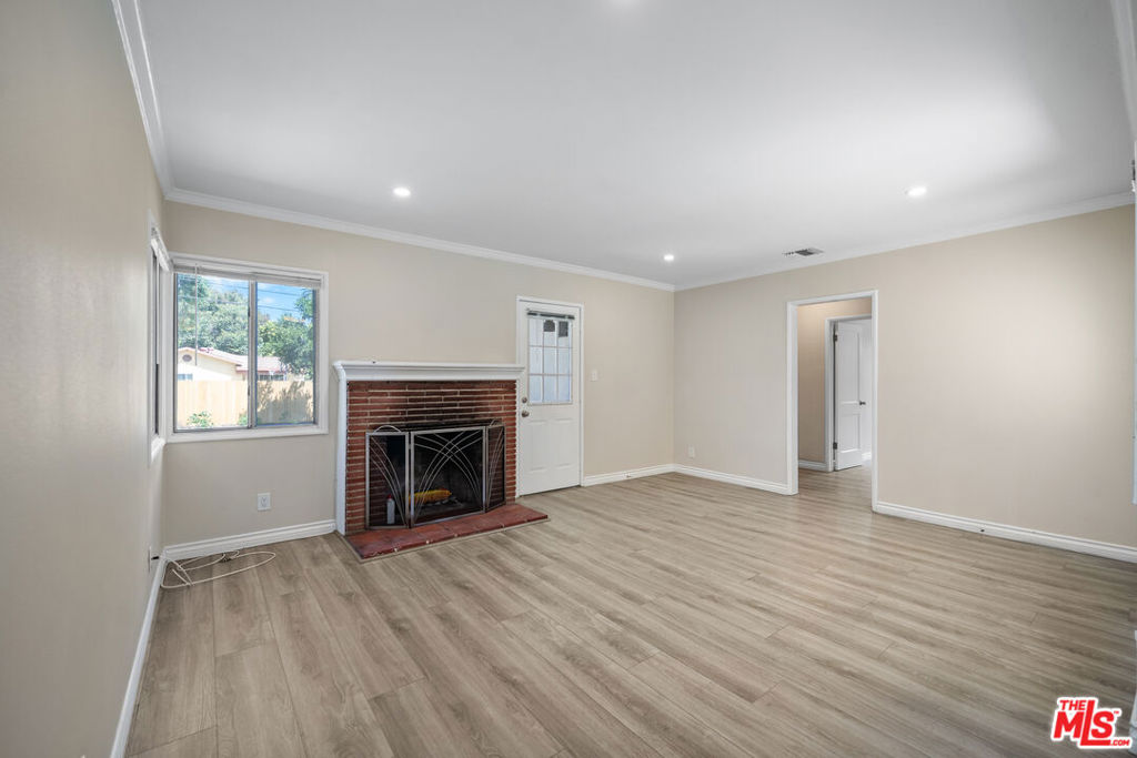 8914 Canby Avenue Property Photo 12