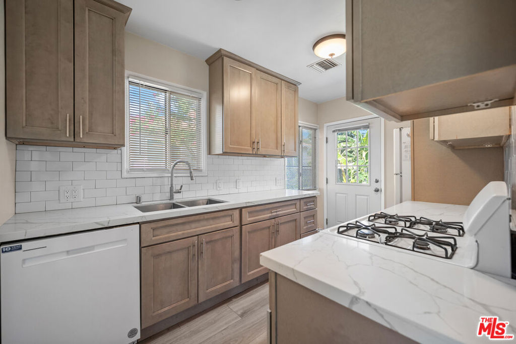 8914 Canby Avenue Property Photo 14