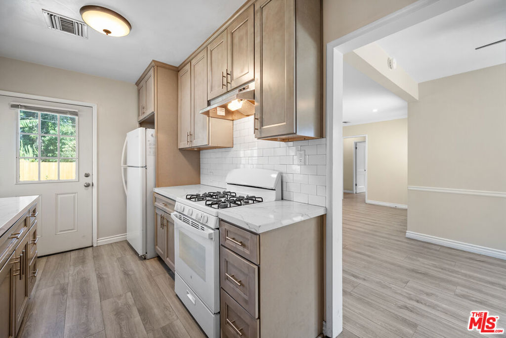 8914 Canby Avenue Property Photo 15
