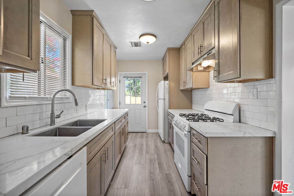 8914 Canby Avenue Property Photo 16