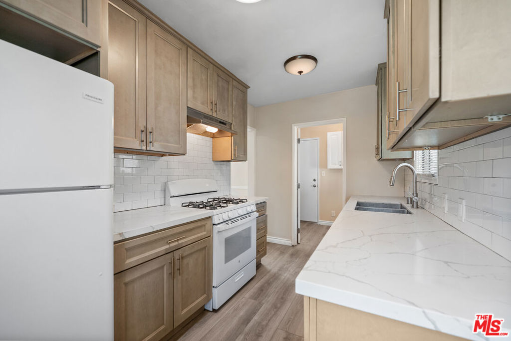8914 Canby Avenue Property Photo 17