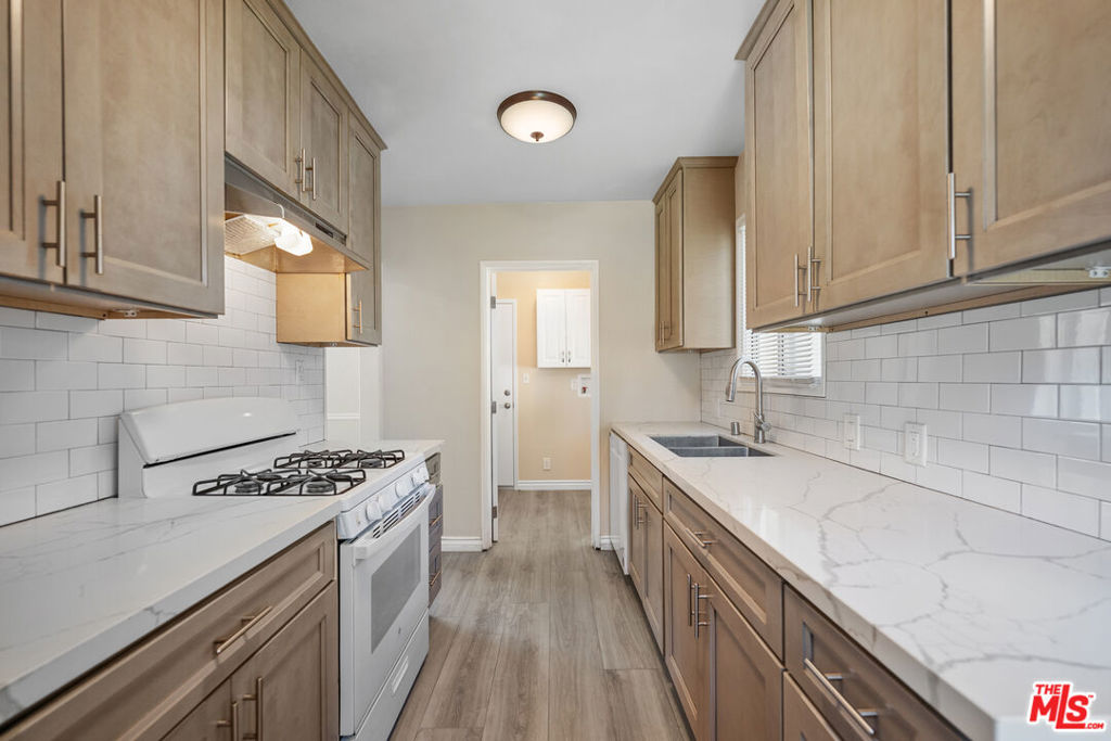 8914 Canby Avenue Property Photo 18
