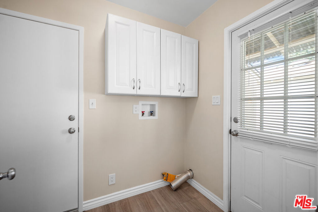 8914 Canby Avenue Property Photo 19