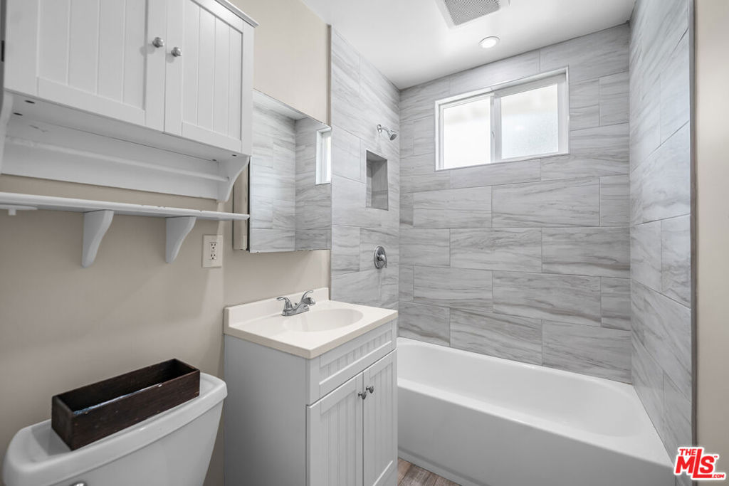 8914 Canby Avenue Property Photo 21