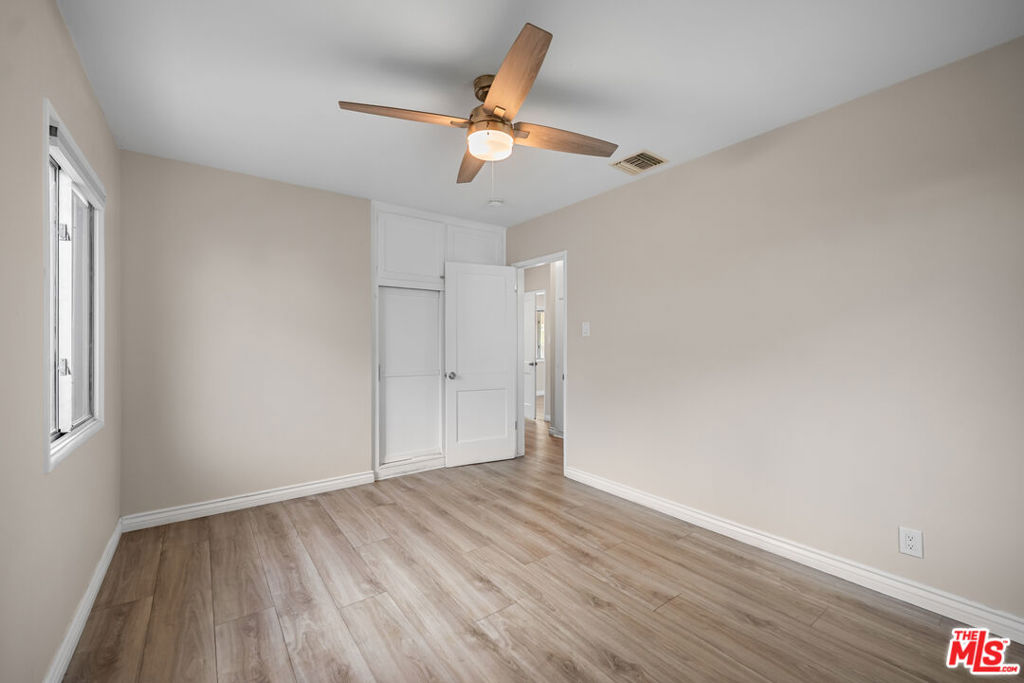 8914 Canby Avenue Property Photo 27