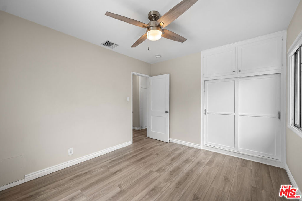 8914 Canby Avenue Property Photo 31