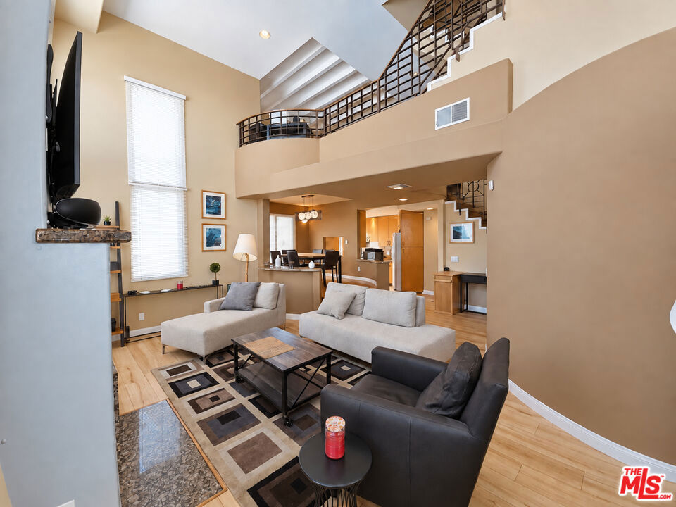 1247 23rd Street D Property Photo 2