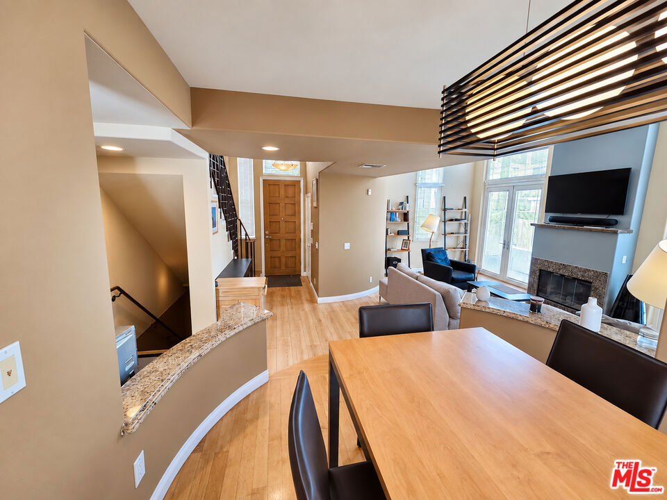 1247 23rd Street D Property Photo 5